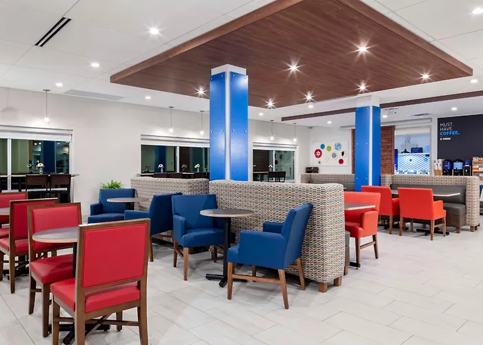Holiday Inn Express & Suites - Madison By Ihg